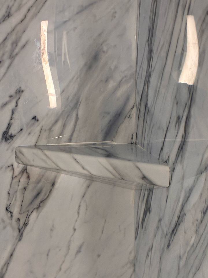 Marble-look corner shelf close-up